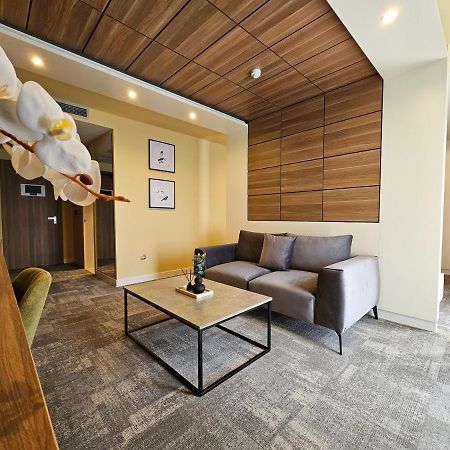 Hotel Etna Gracanica  ภายนอก รูปภาพ