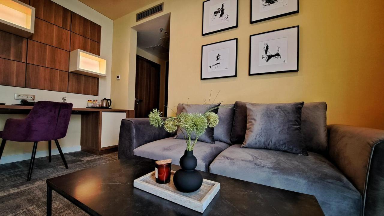 Hotel Etna Gracanica  ภายนอก รูปภาพ
