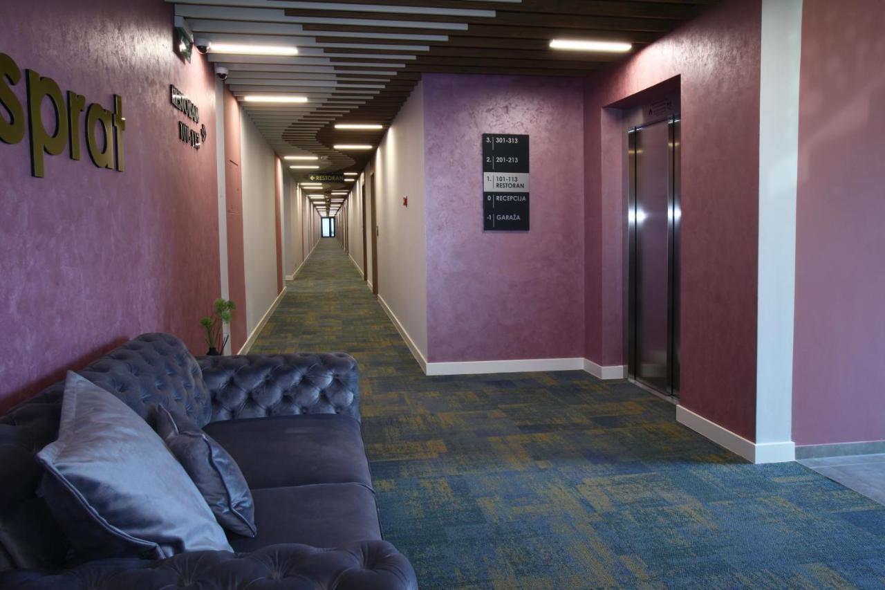 Hotel Etna Gracanica  ภายนอก รูปภาพ