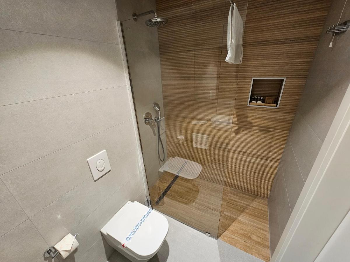 Hotel Etna Gracanica  ภายนอก รูปภาพ