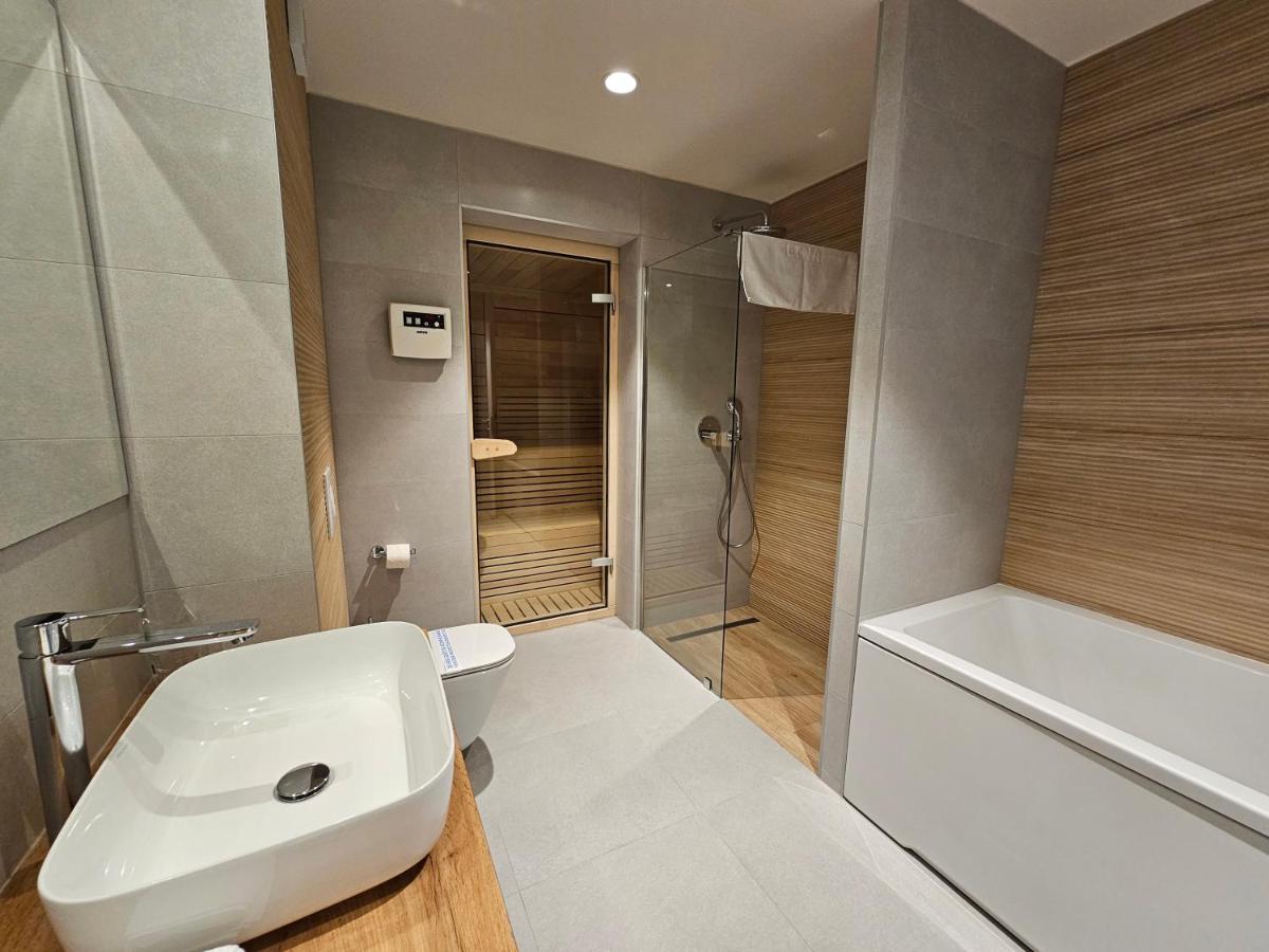 Hotel Etna Gracanica  ภายนอก รูปภาพ