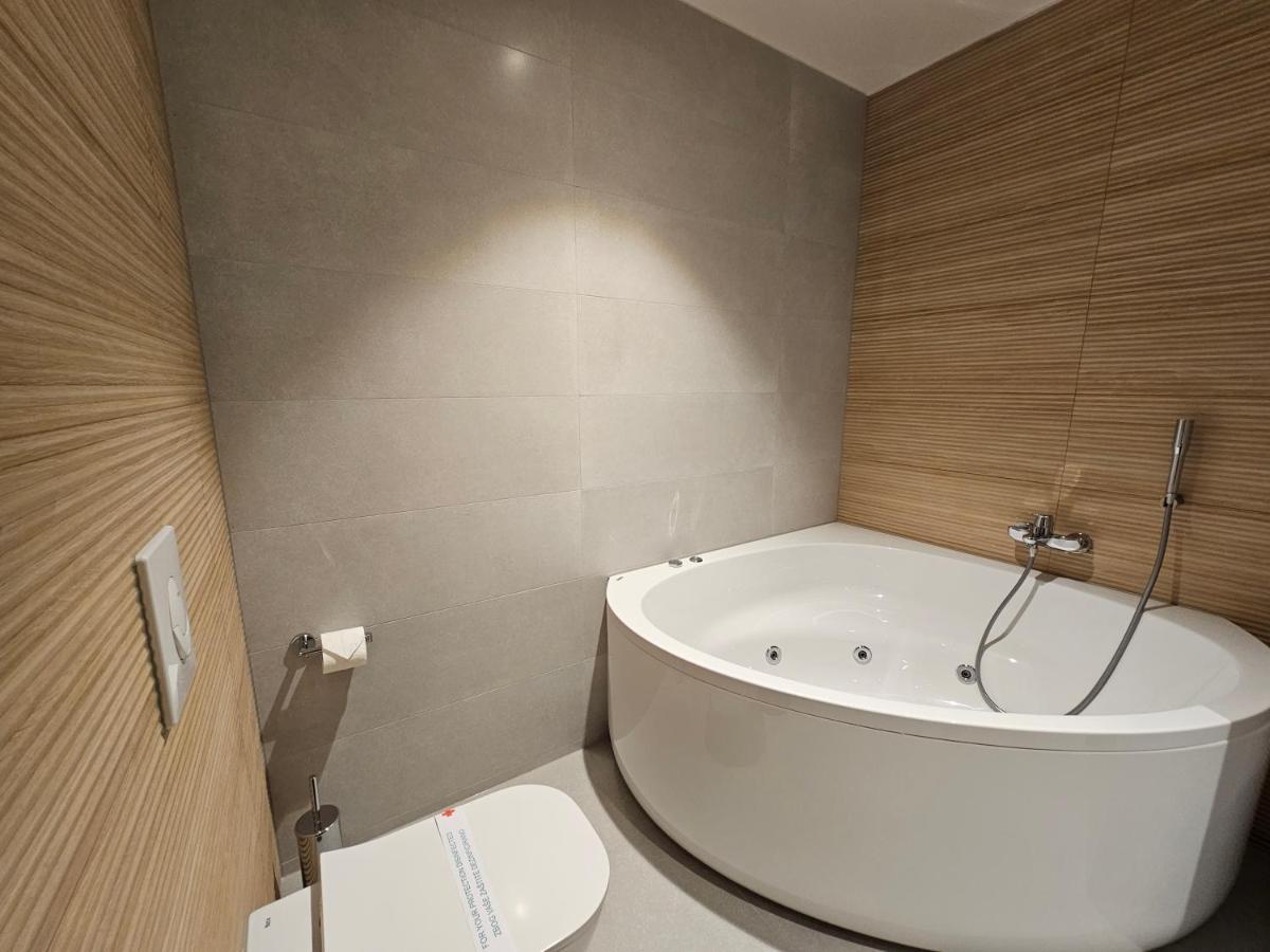Hotel Etna Gracanica  ภายนอก รูปภาพ