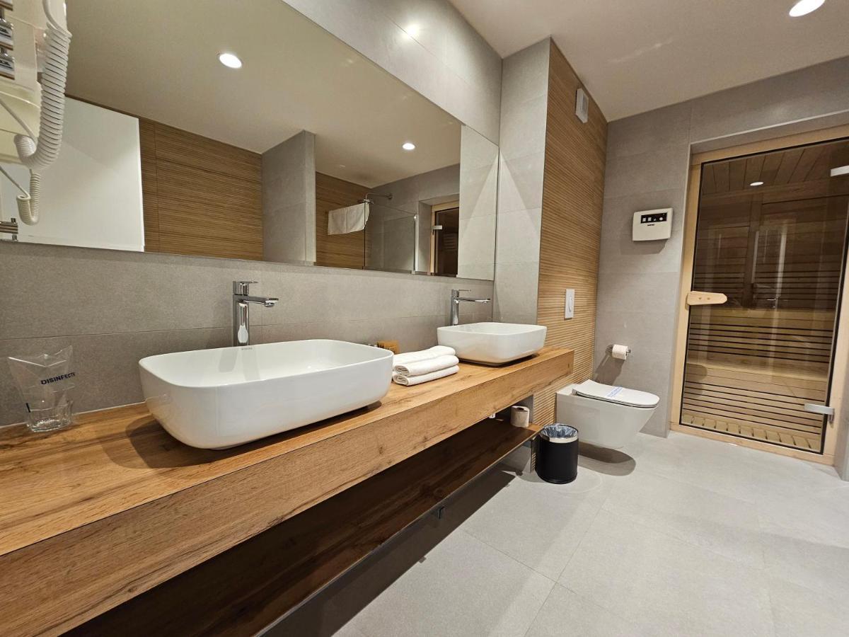 Hotel Etna Gracanica  ภายนอก รูปภาพ