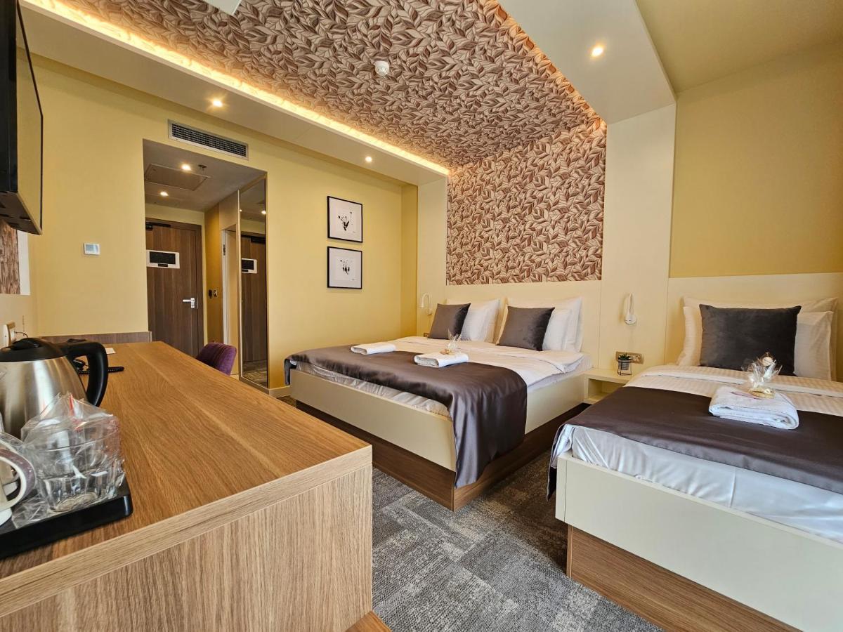 Hotel Etna Gracanica  ภายนอก รูปภาพ
