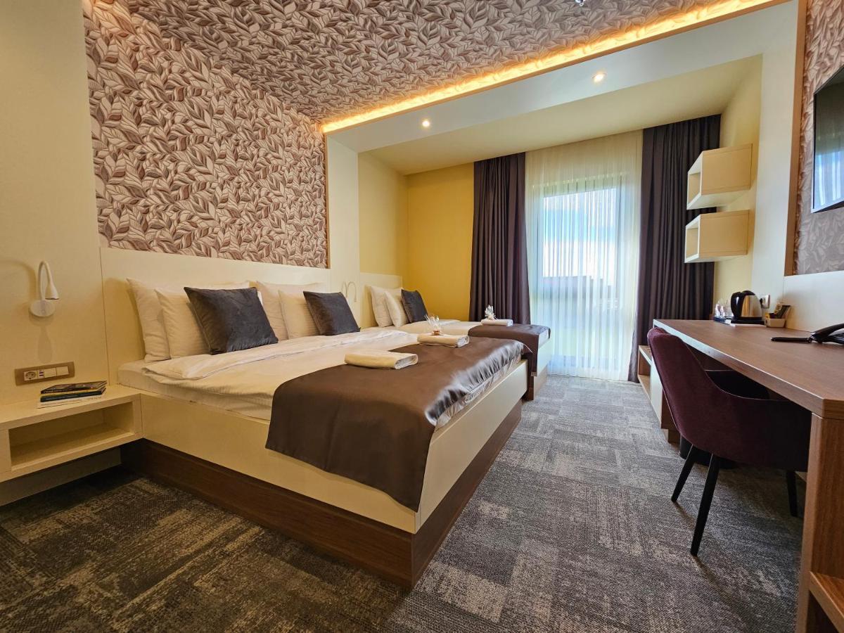 Hotel Etna Gracanica  ภายนอก รูปภาพ