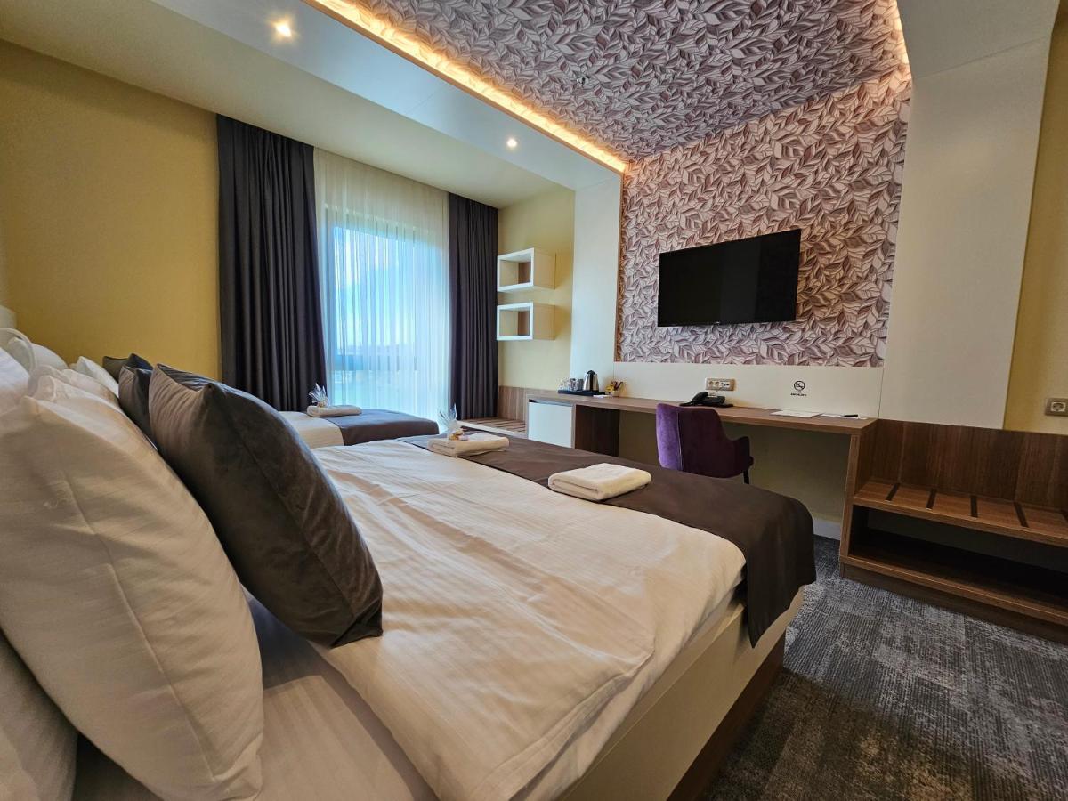 Hotel Etna Gracanica  ภายนอก รูปภาพ