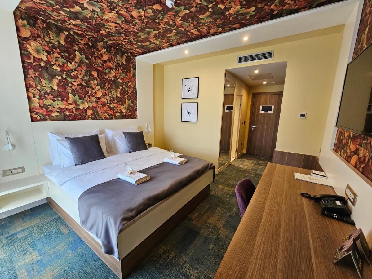 Hotel Etna Gracanica  ภายนอก รูปภาพ