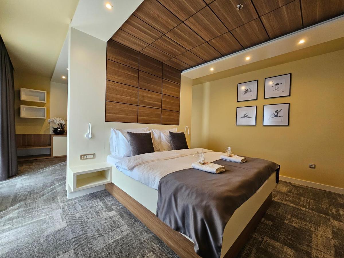 Hotel Etna Gracanica  ภายนอก รูปภาพ
