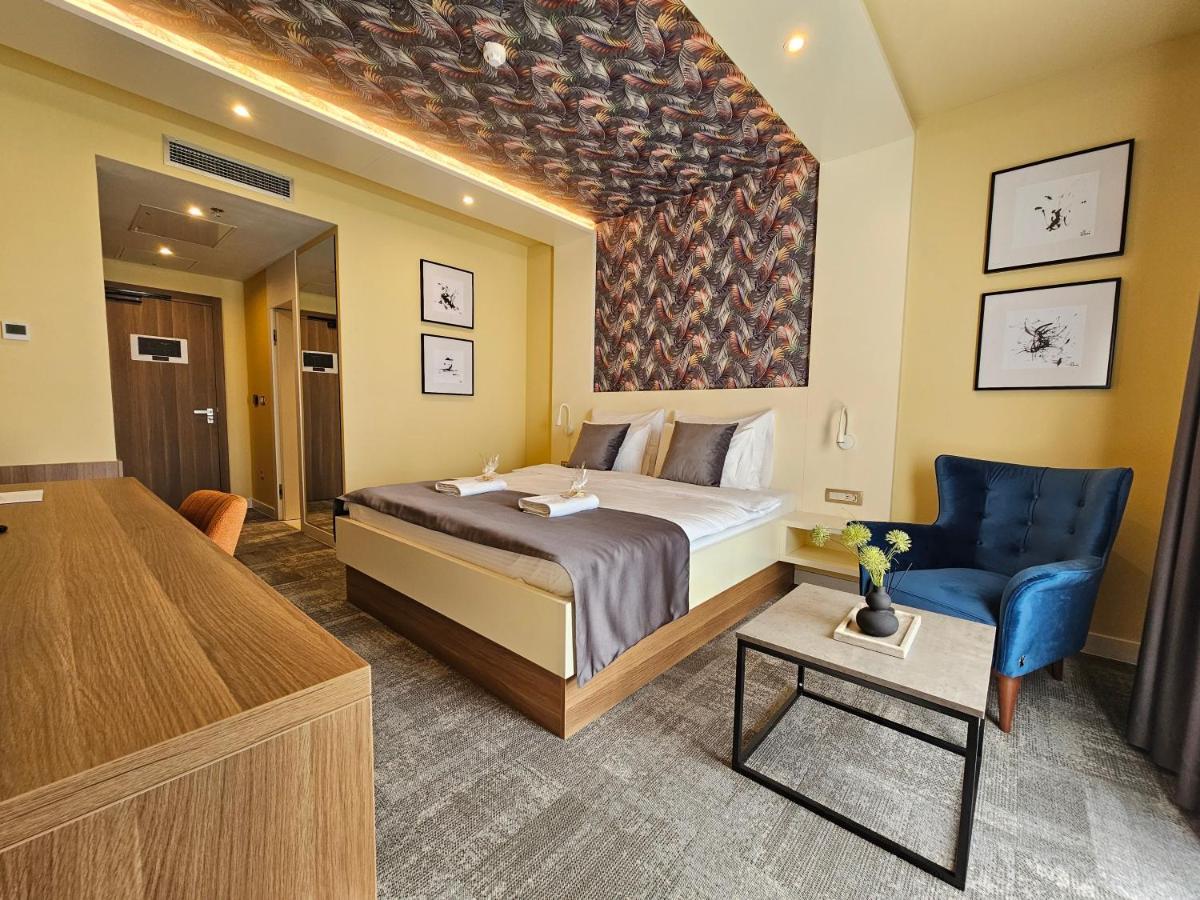 Hotel Etna Gracanica  ภายนอก รูปภาพ