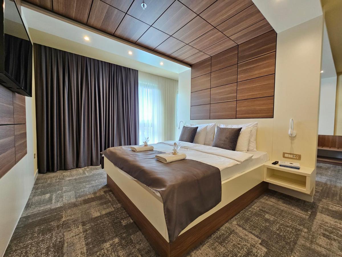 Hotel Etna Gracanica  ภายนอก รูปภาพ