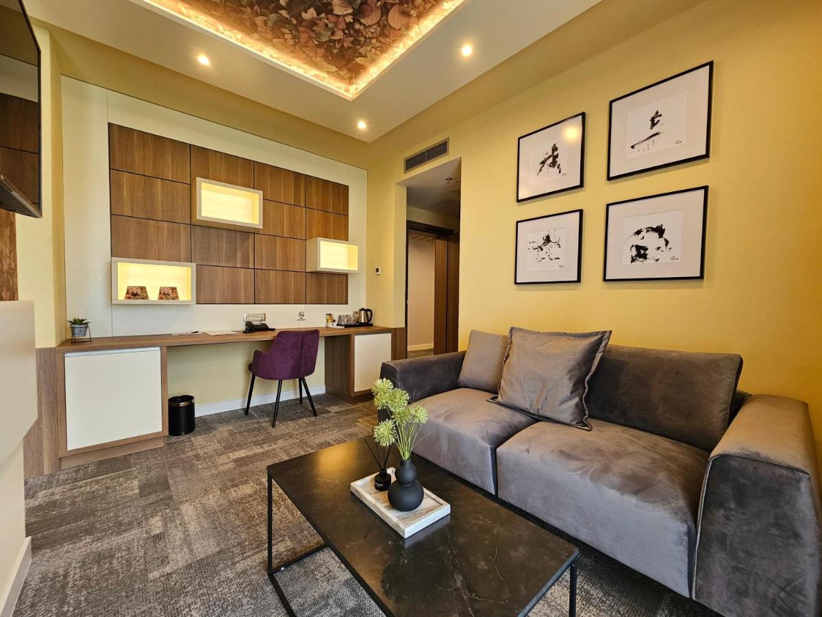 Hotel Etna Gracanica  ภายนอก รูปภาพ