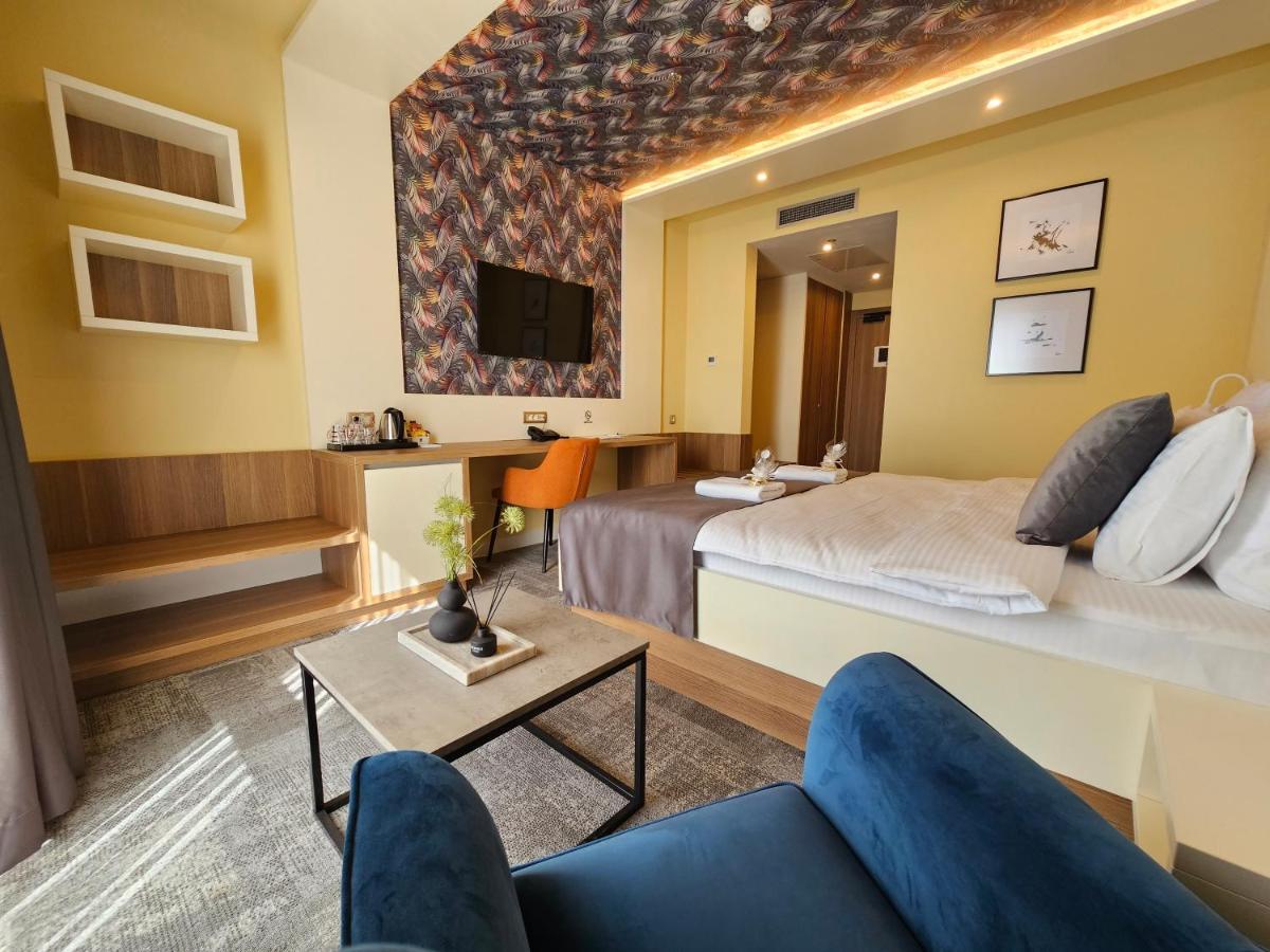 Hotel Etna Gracanica  ภายนอก รูปภาพ
