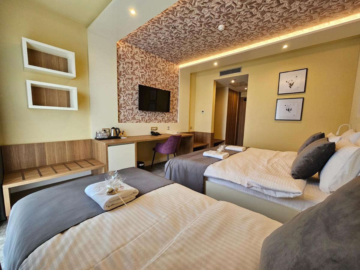 Hotel Etna Gracanica  ภายนอก รูปภาพ