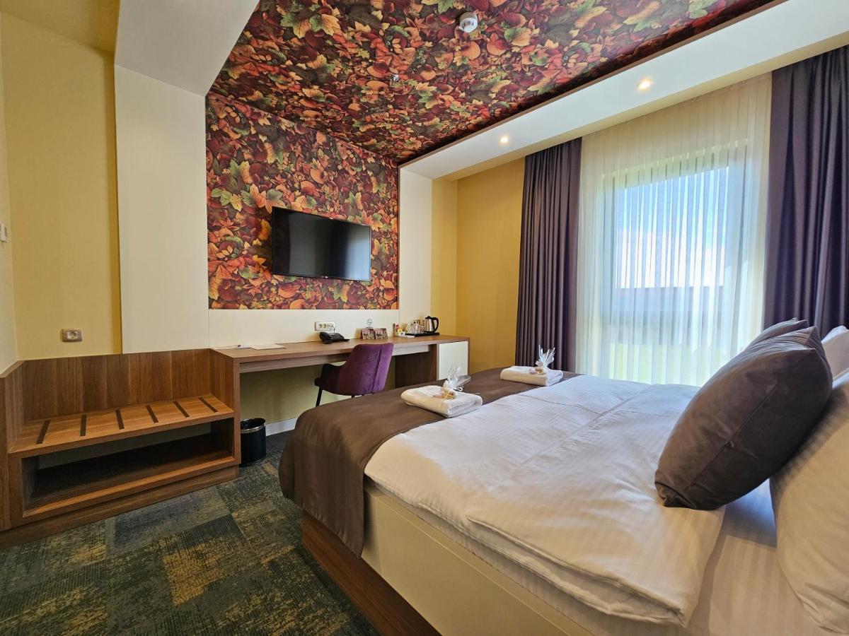Hotel Etna Gracanica  ภายนอก รูปภาพ
