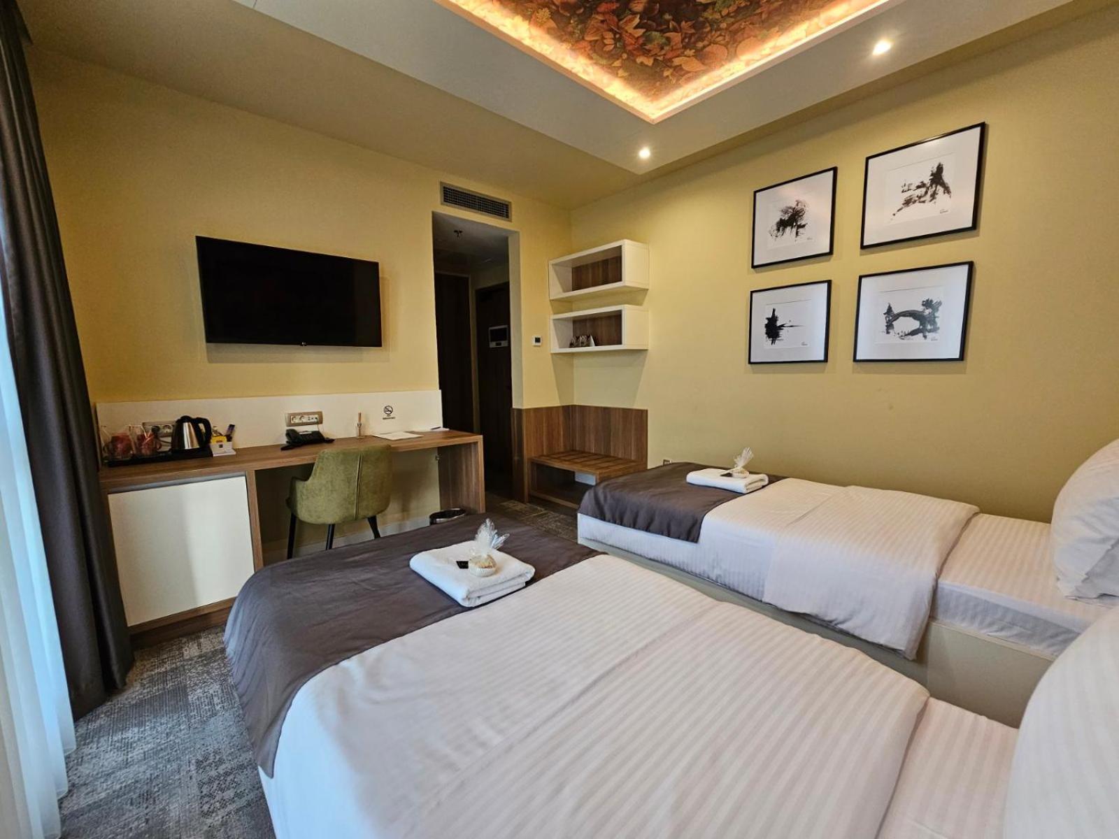 Hotel Etna Gracanica  ภายนอก รูปภาพ