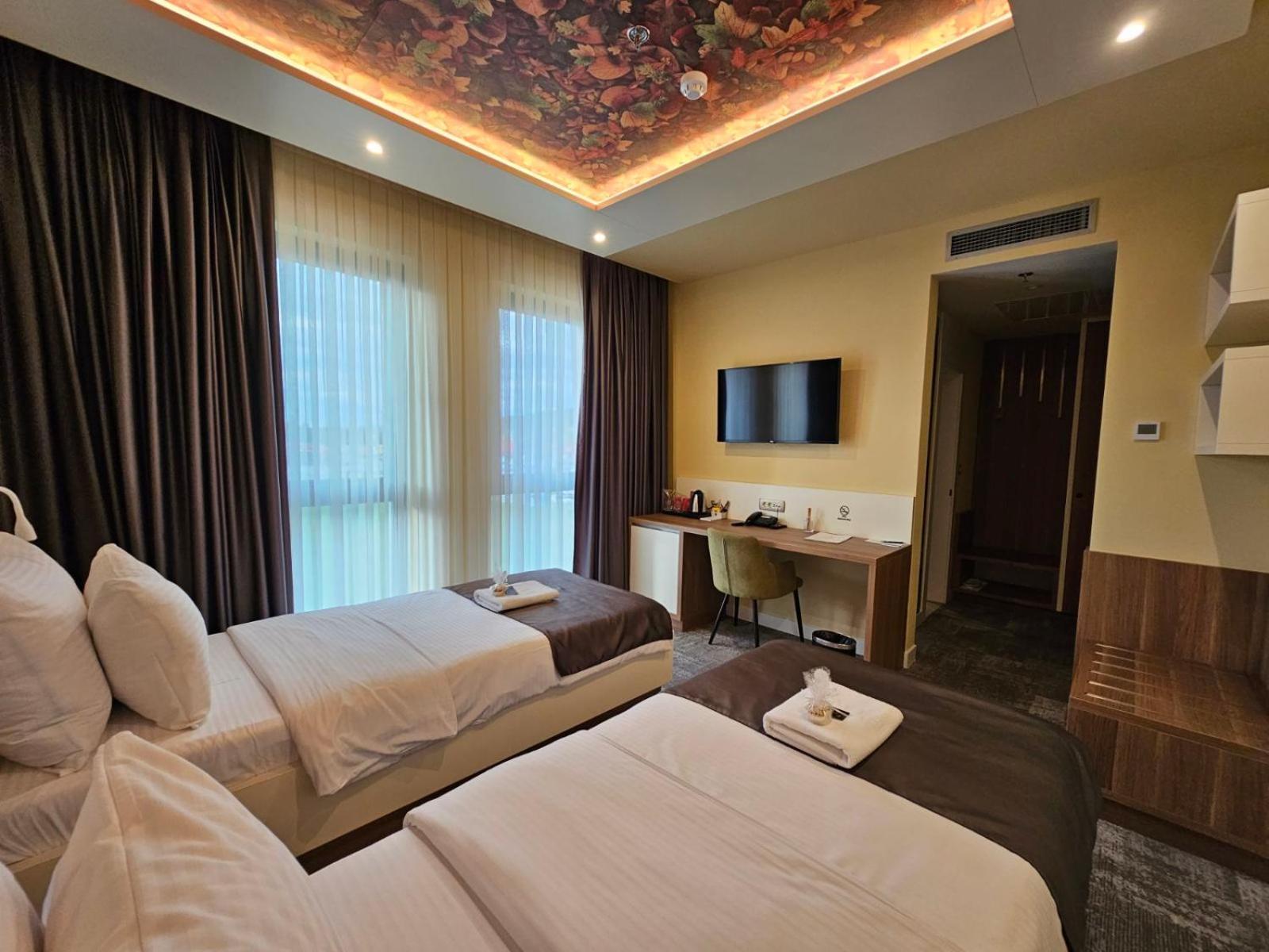 Hotel Etna Gracanica  ภายนอก รูปภาพ