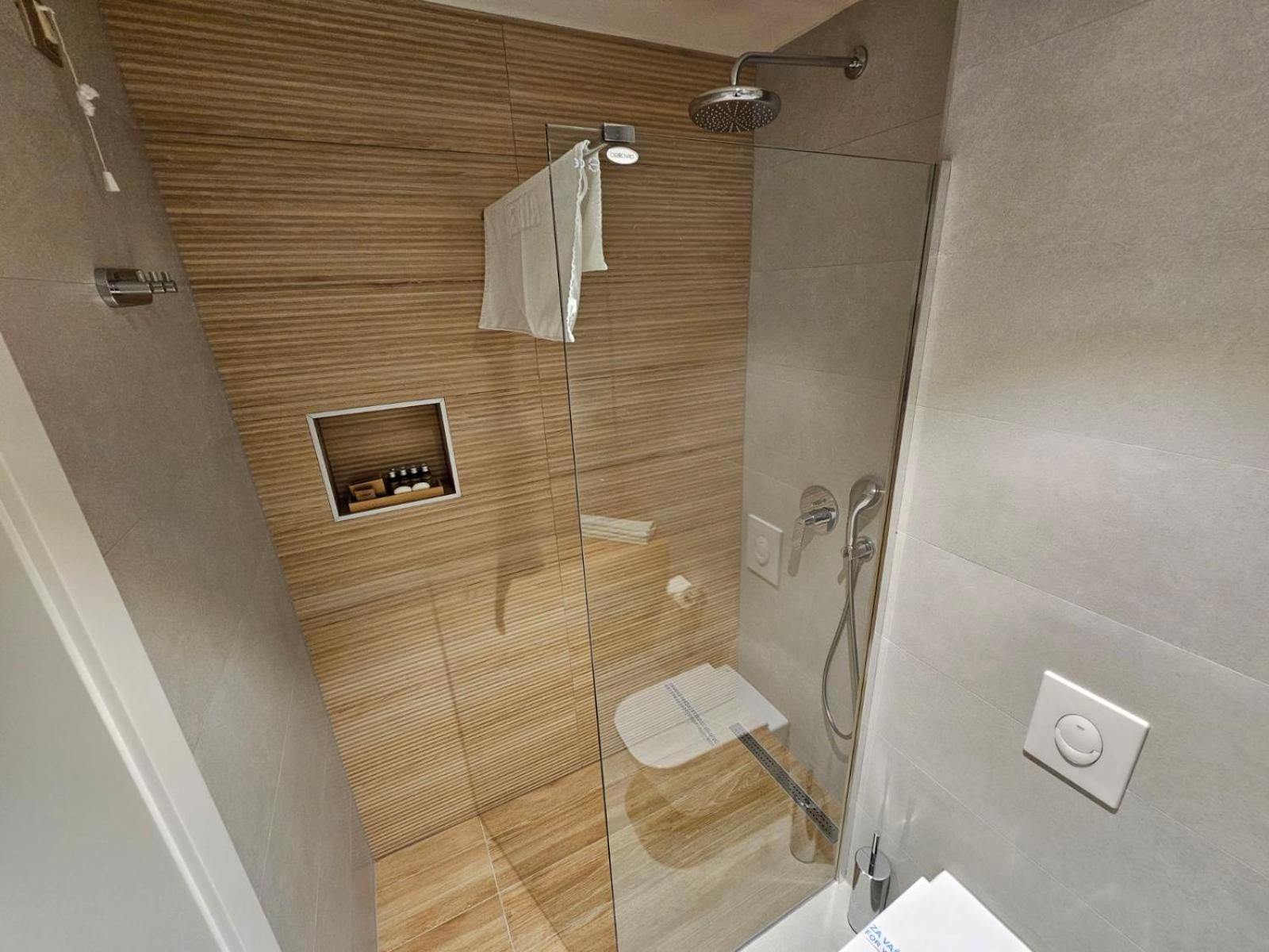 Hotel Etna Gracanica  ภายนอก รูปภาพ