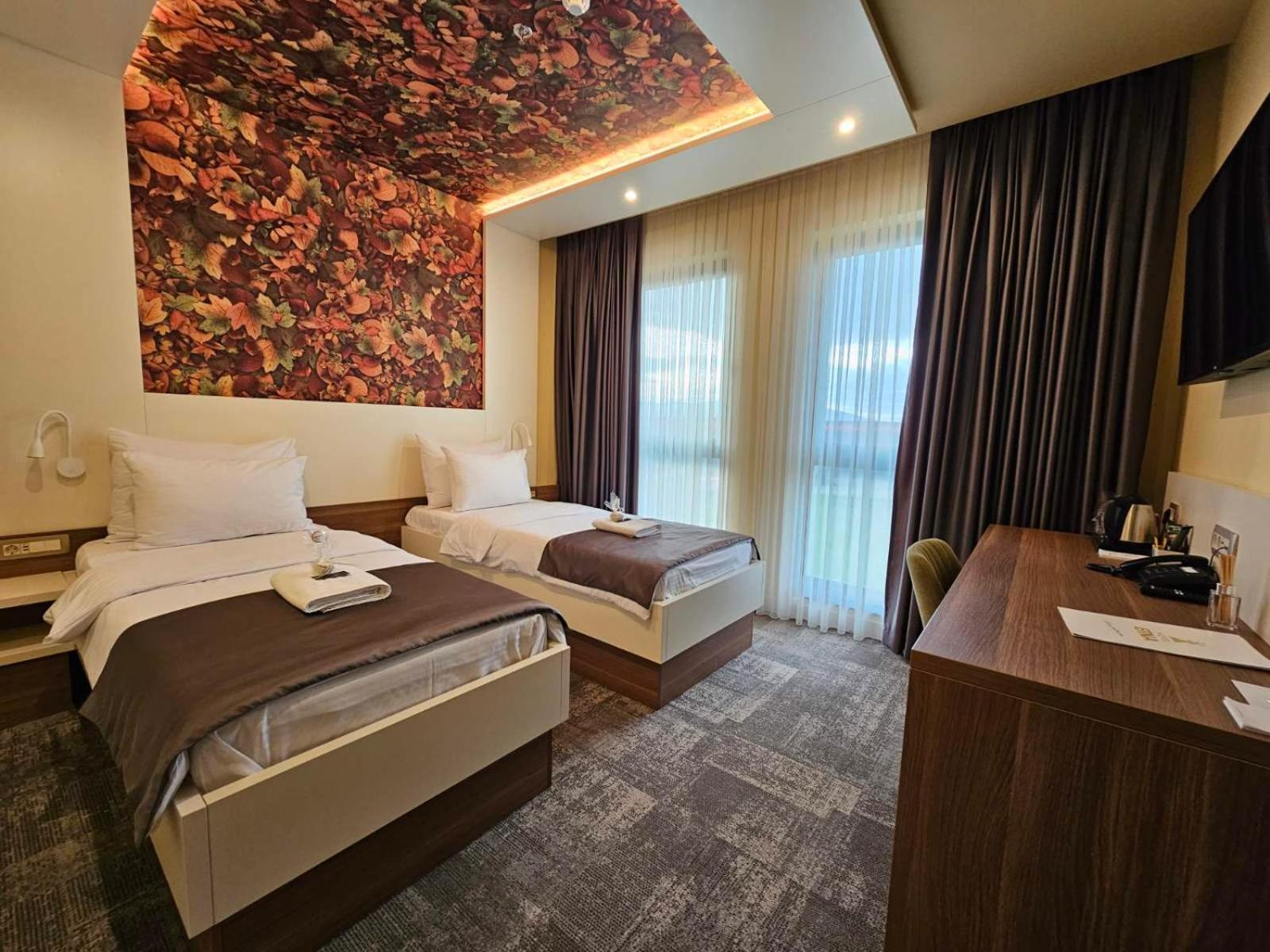 Hotel Etna Gracanica  ภายนอก รูปภาพ
